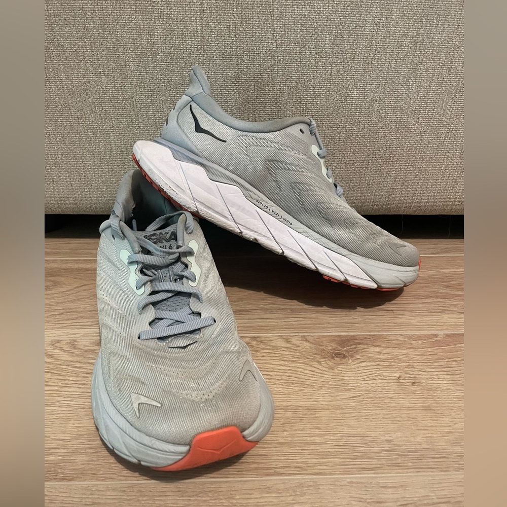 HOKA Arahi 6